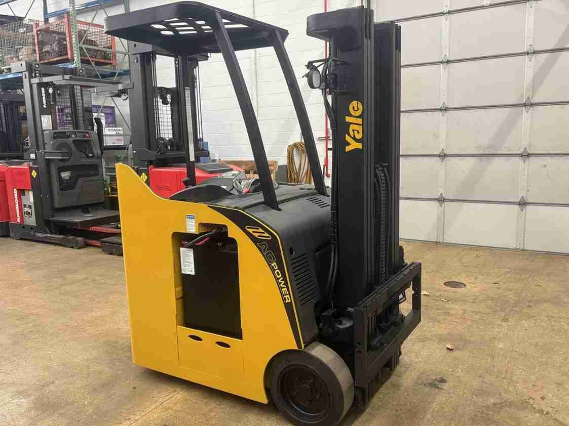 2018 Yale ESC035AD